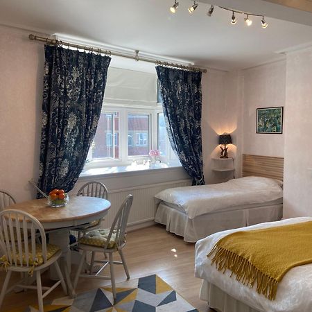 Deluxe Three Bed Bnb In Henley-On-Thames Near Station River & Town Centre Exterior photo