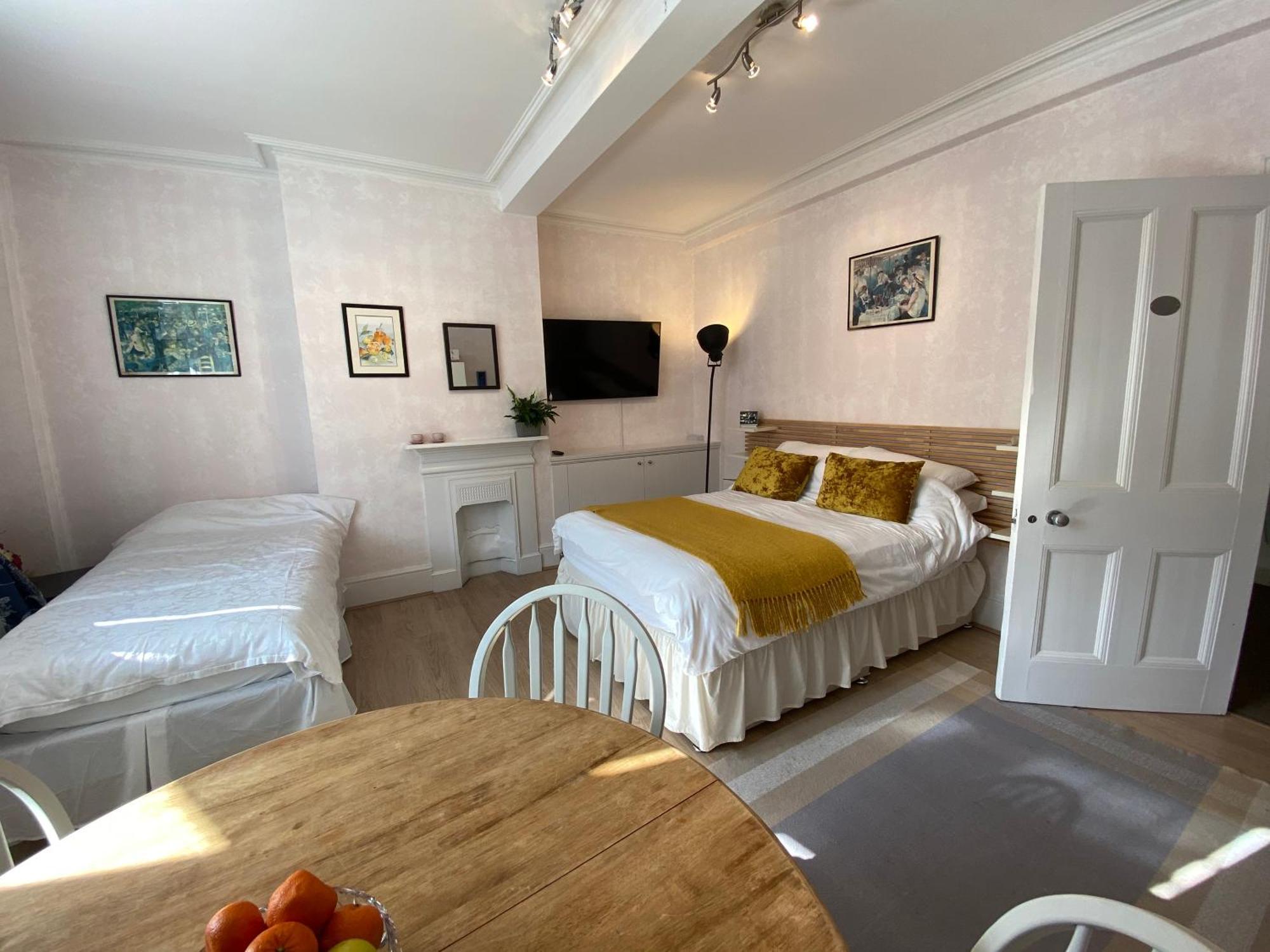 Deluxe Three Bed Bnb In Henley-On-Thames Near Station River & Town Centre Exterior photo