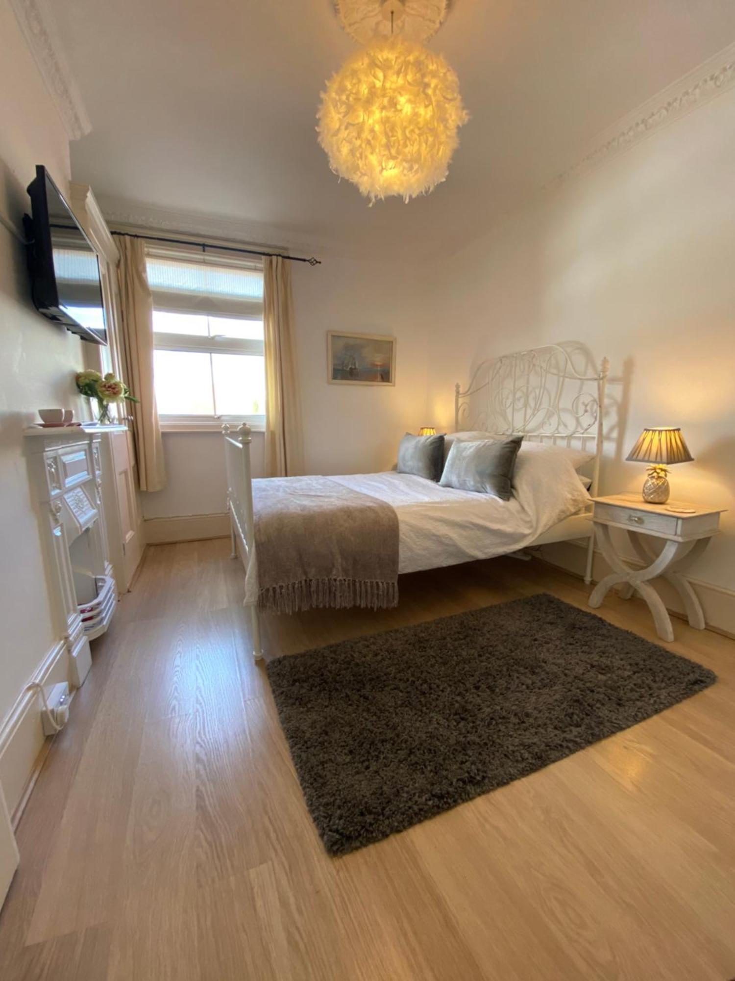 Deluxe Three Bed Bnb In Henley-On-Thames Near Station River & Town Centre Exterior photo