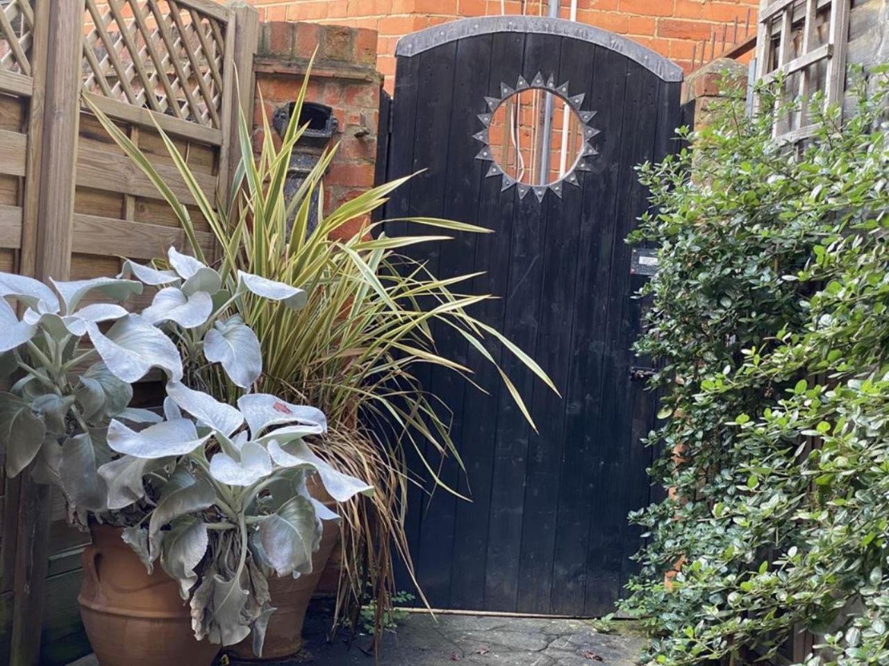 Deluxe Three Bed Bnb In Henley-On-Thames Near Station River & Town Centre Exterior photo