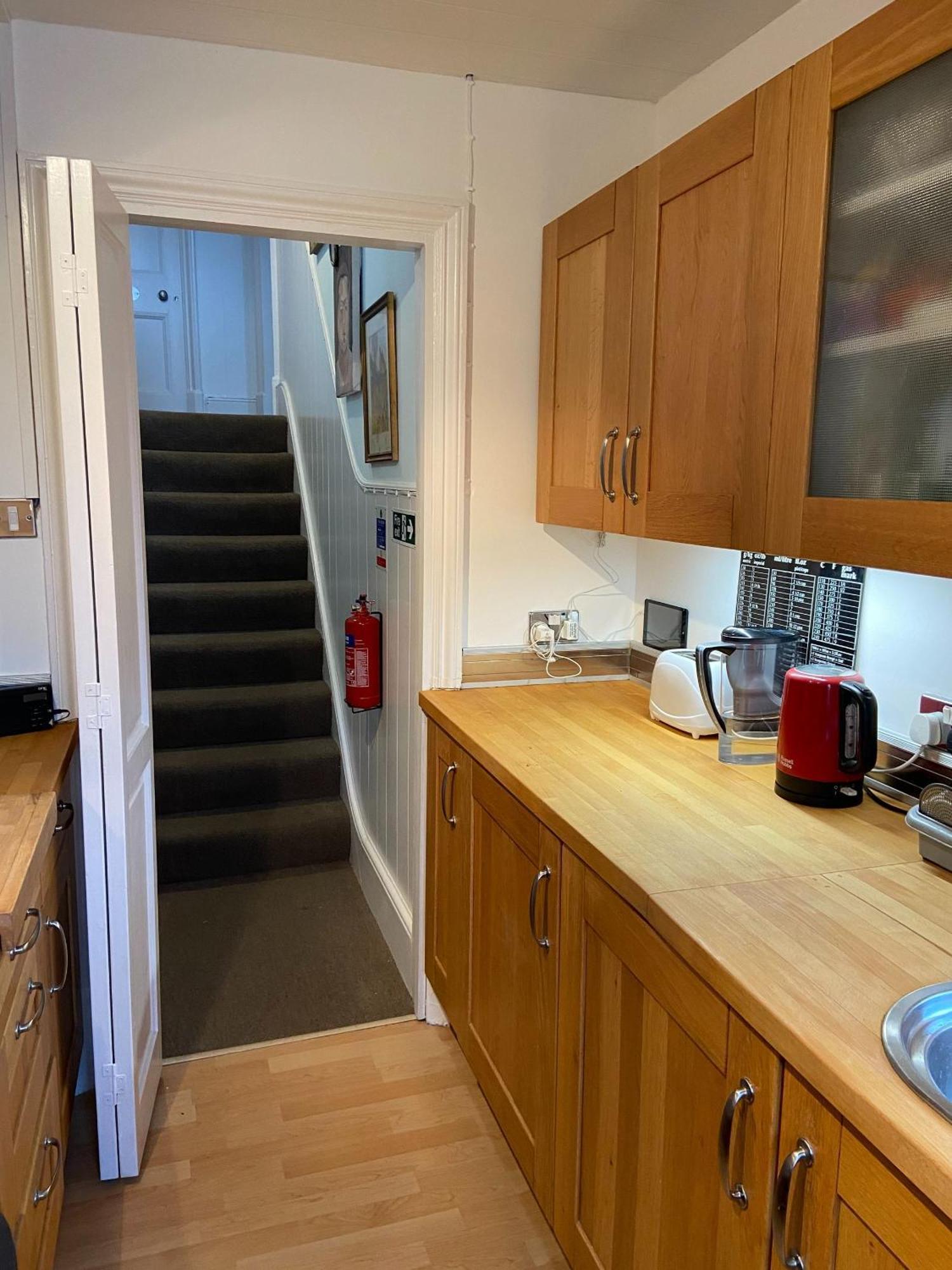 Deluxe Three Bed Bnb In Henley-On-Thames Near Station River & Town Centre Exterior photo